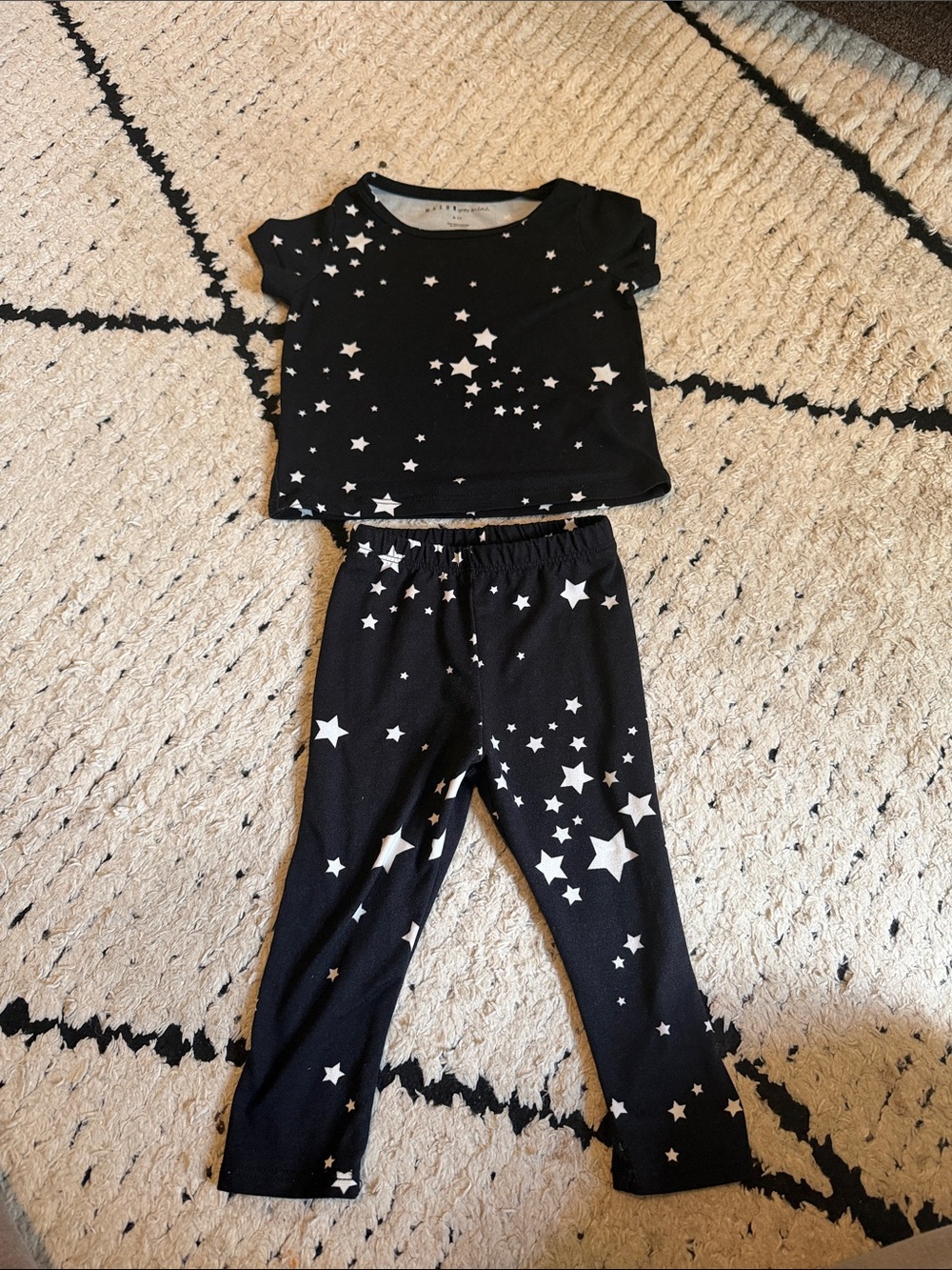 Girls' Black Star Print Pajama Set - Short Sleeve Top & Leggings